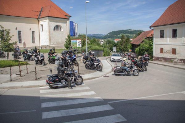 img_0053-motoristi-v-leskovcuF19035FE-E9BA-B1F8-771A-B7B559C081A5.jpg
